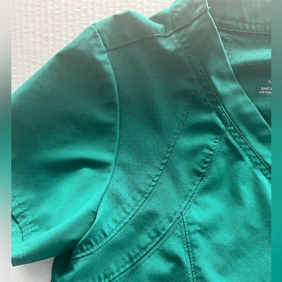 Barco One Scrub Set - Picture 6 of 14